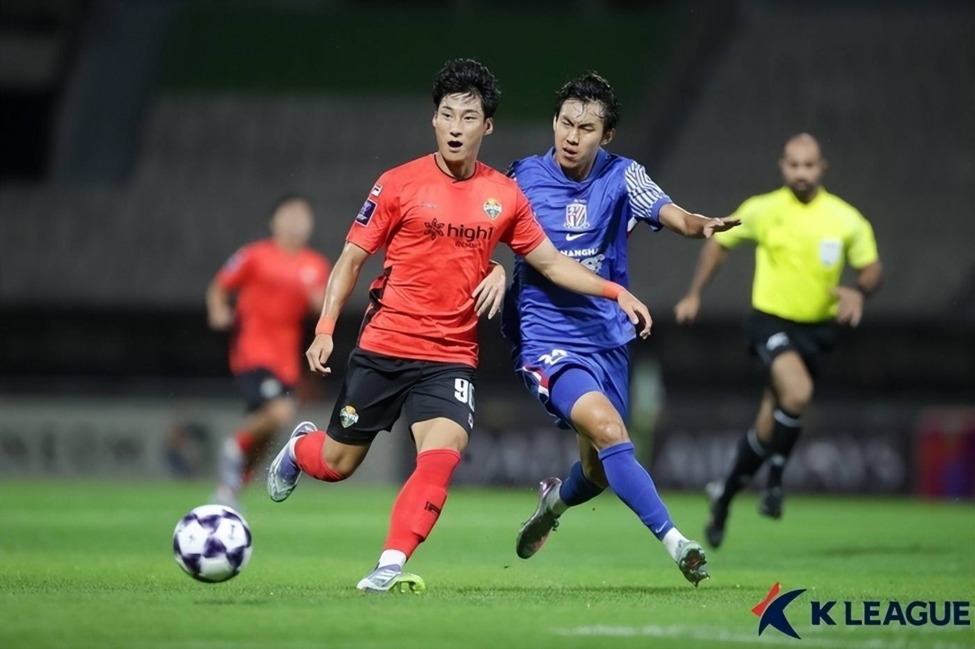 米乐冲刺阶段突围战来临，上海申花围绕意甲官宣签约，压力陡增，训练强度明显提升的简单介绍