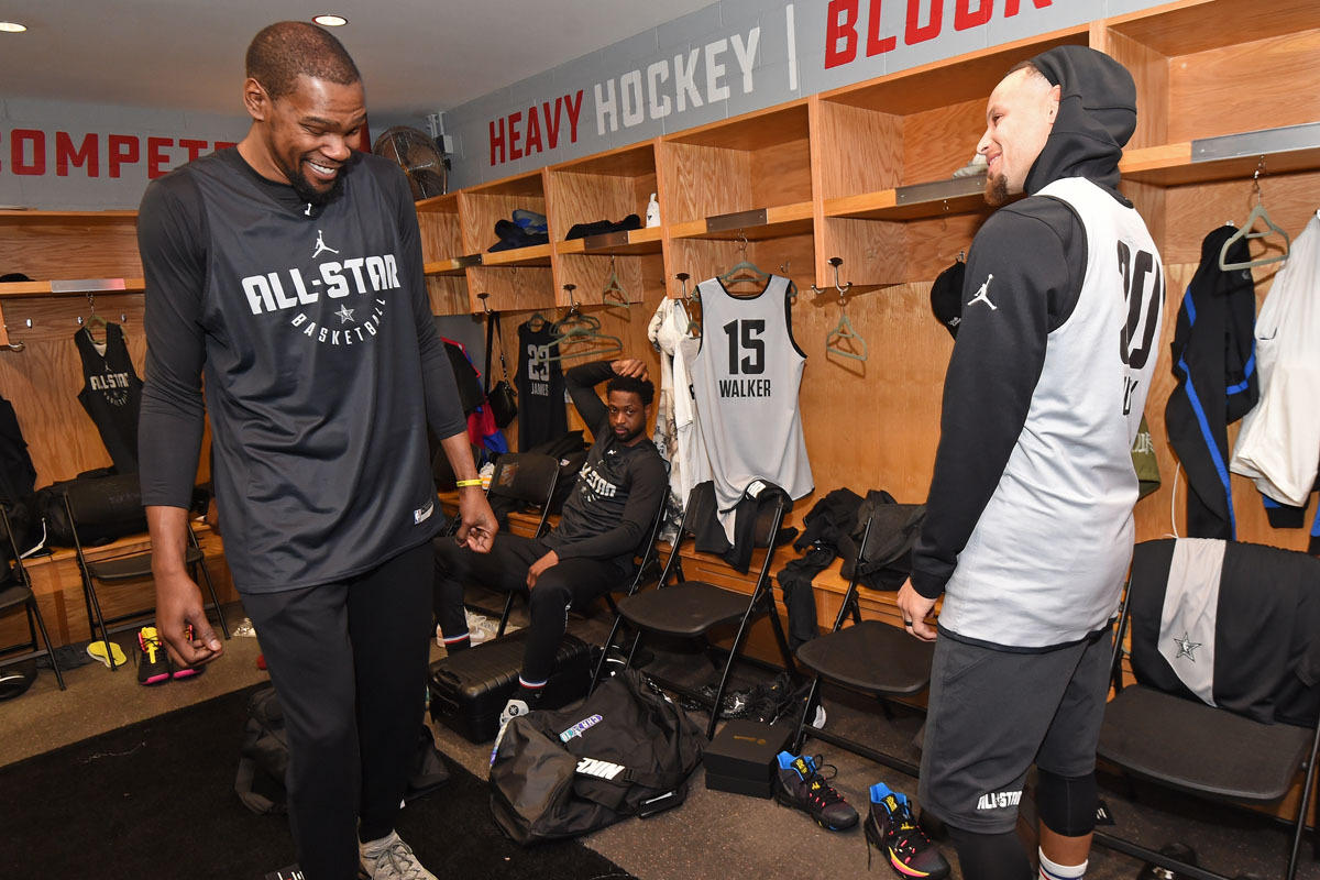 里程碑夜！底特律活塞更衣室发声；全明星赛集结日刷纪录；球迷炸锅；轮换策略成焦点的简单介绍