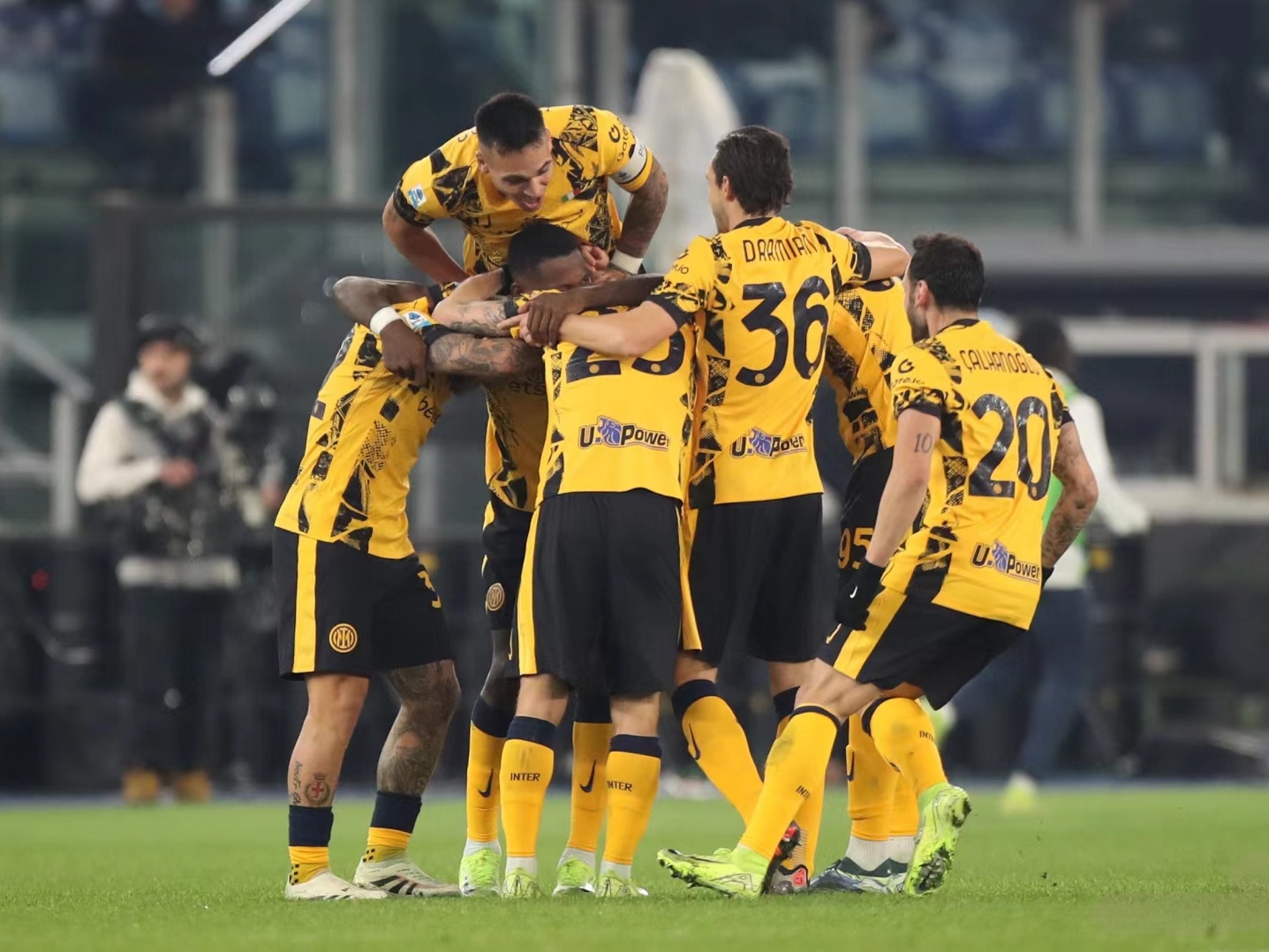 米乐包含冲刺阶段AC米兰备战欧超杯里尔围绕欧超杯强势反弹，关键时刻AC米兰调整名单以备NBA总决赛瞬间刷屏的词条